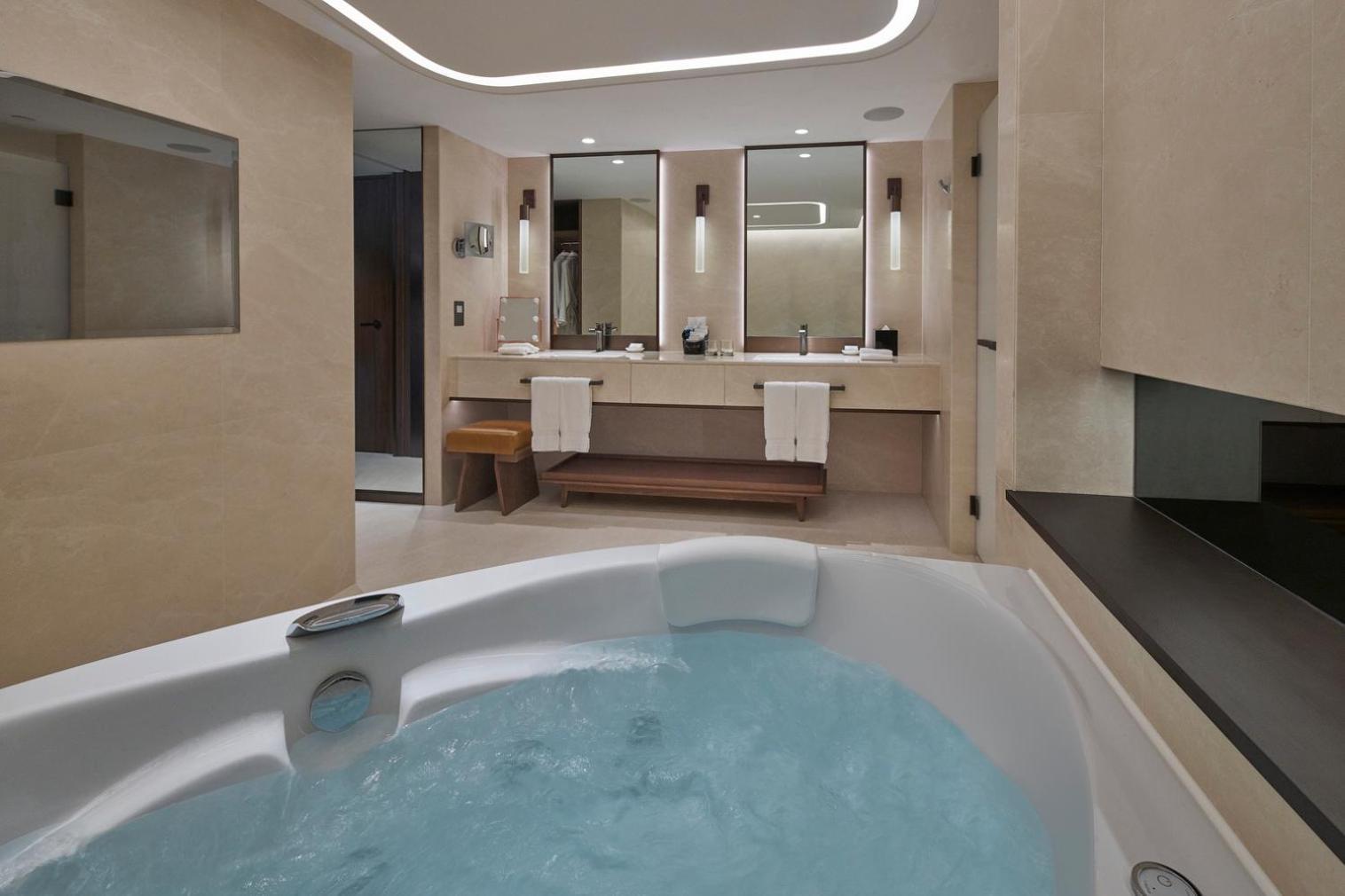 Hotel New World Millennium